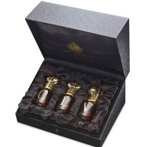 Clive Christian’s women’s travel set